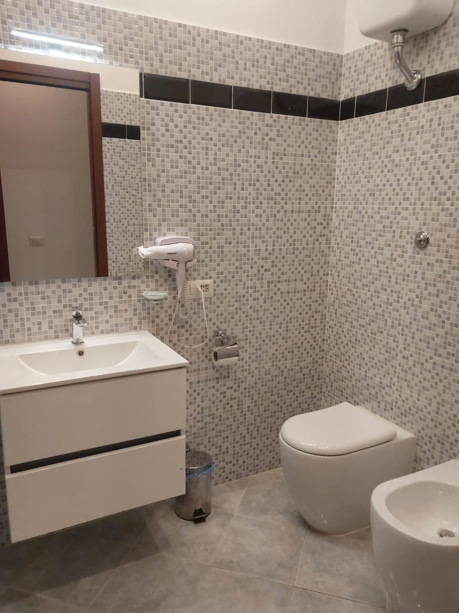 Modular King Suite - Intera Suite Vicino Aeroporto E Fiera Di Roma Fiumicino Luaran gambar